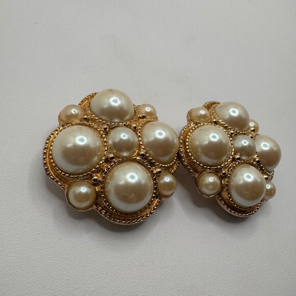 Vintage Dauplaise Clip-on Earrings Faux Pearls Gold Tone Setting 80s-90s - Picture 7 of 11